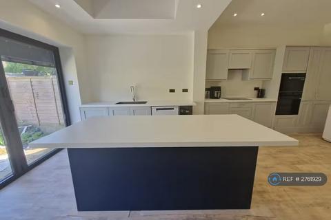 5 bedroom terraced house to rent, Scarborough Road, London, E11