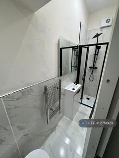 5 bedroom terraced house to rent, Scarborough Road, London, E11