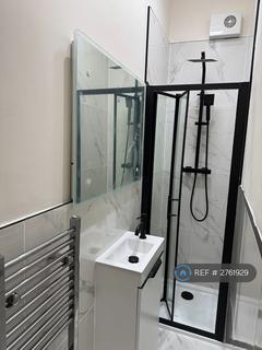 5 bedroom terraced house to rent, Scarborough Road, London, E11