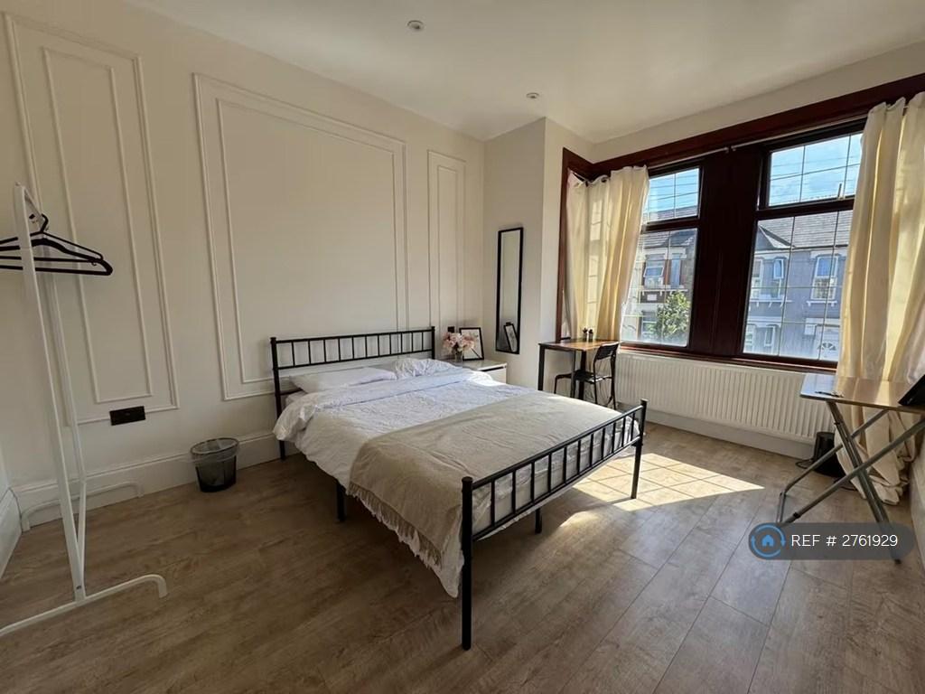 1st Floor Primary Bedroom