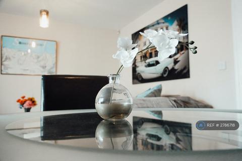 2 bedroom flat to rent, Tavistock Close, Leeds, LS12