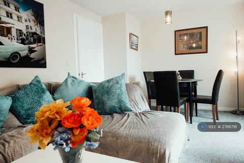 2 bedroom flat to rent, Tavistock Close, Leeds, LS12