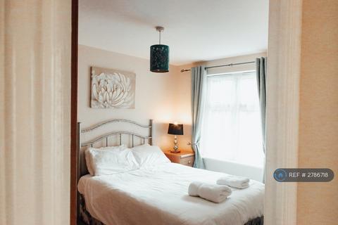 2 bedroom flat to rent, Tavistock Close, Leeds, LS12