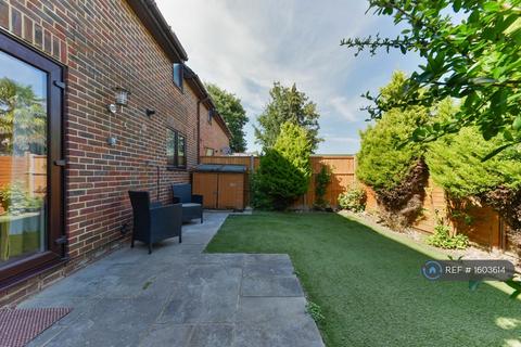 2 bedroom terraced house to rent, Rosefield Close, Carshalton, SM5