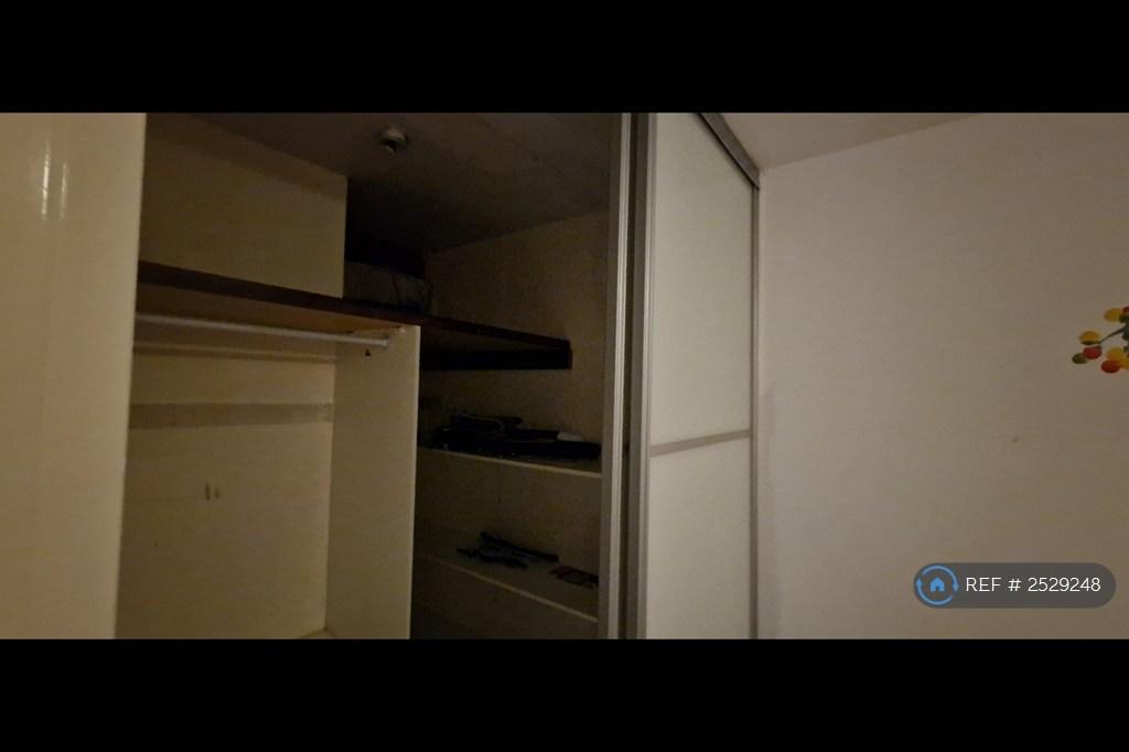 Bedroom 2walk-In Wardrobe