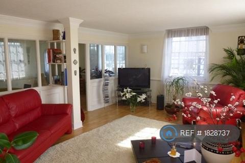 undefined, Crescent Court, Bedford, MK40