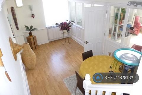 undefined, Crescent Court, Bedford, MK40