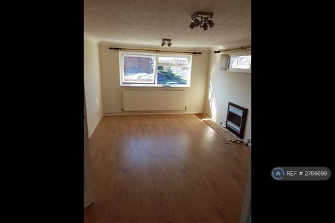 2 bedroom flat to rent, Barn Hall Avenue, Colchester, CO2