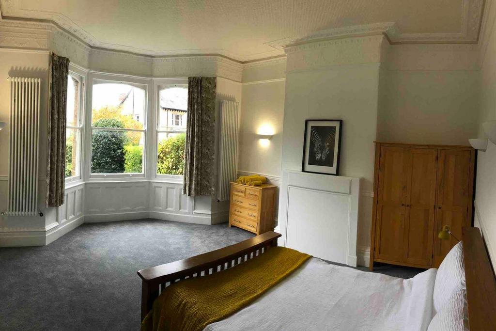 Bedroom 1.jpg