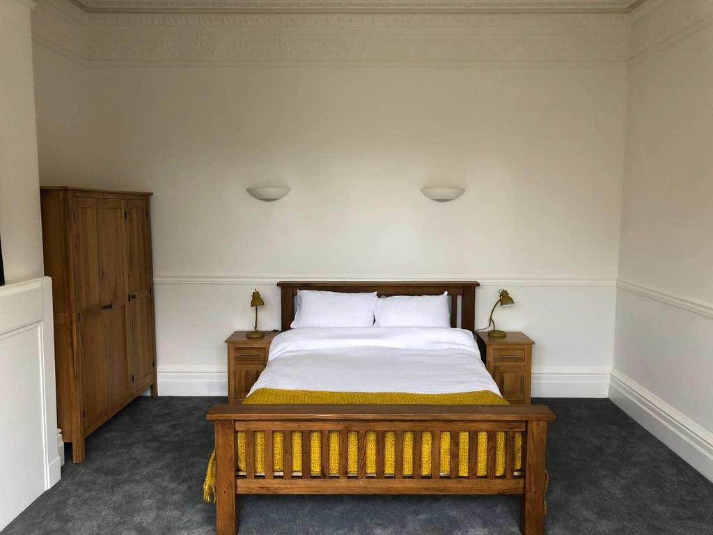 Bed 1a.jpg