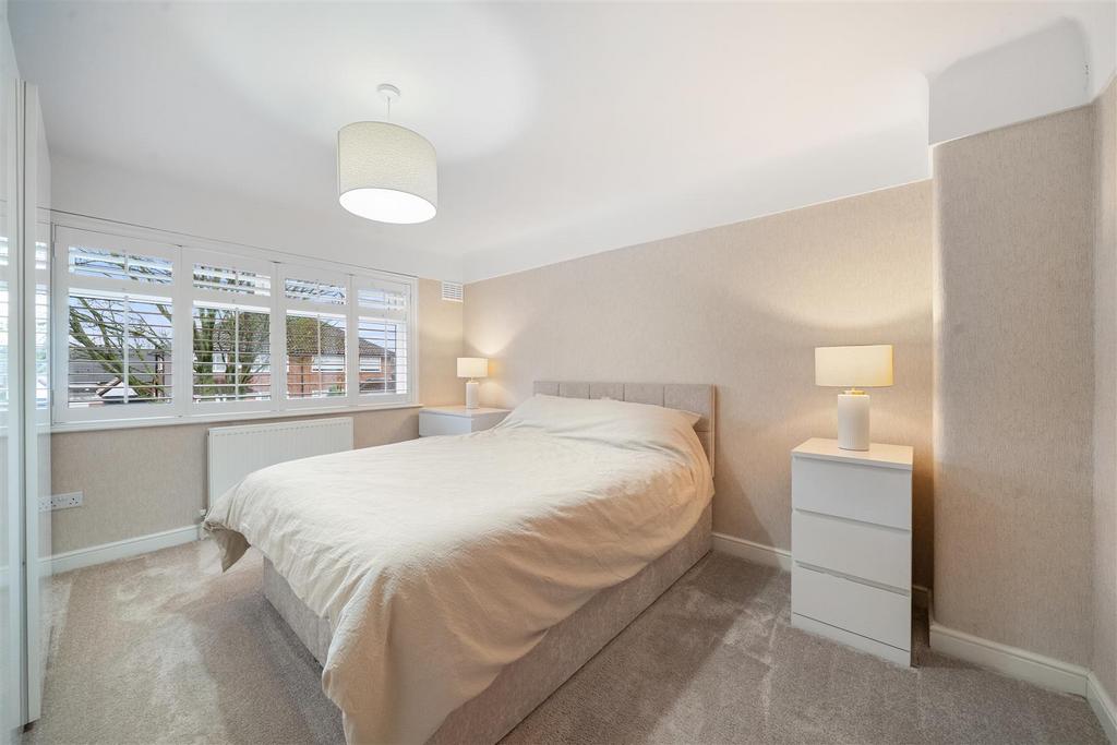 Bedroom 1b.jpg