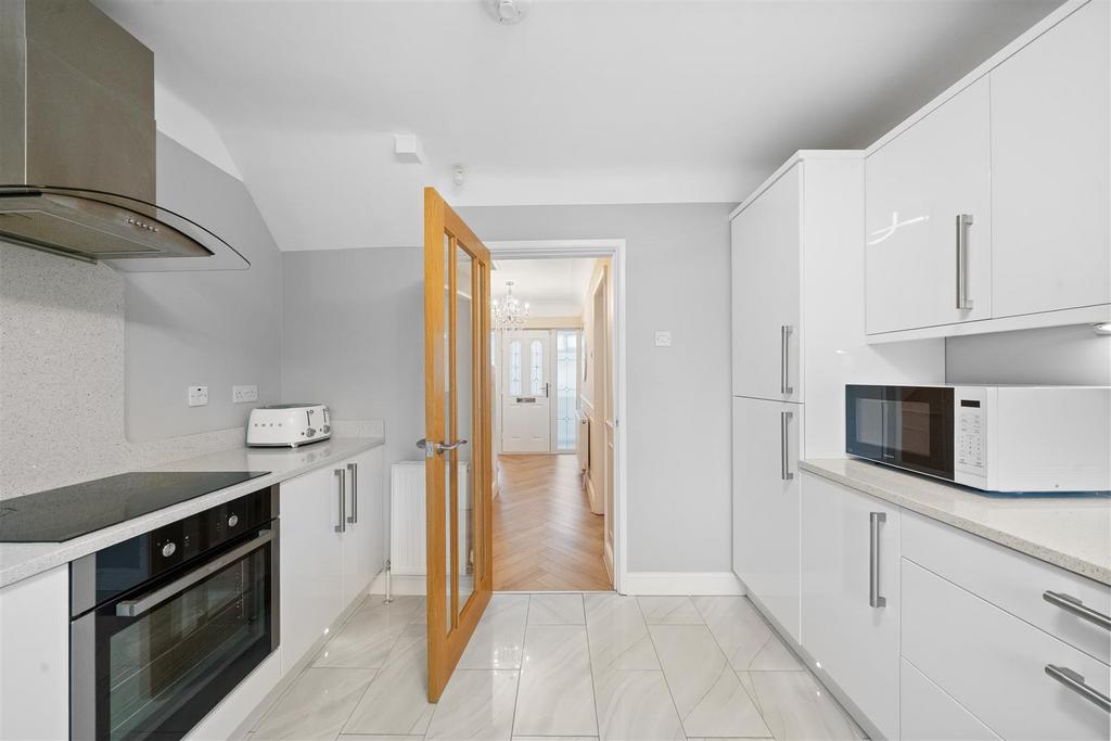 Kitchen2.jpg