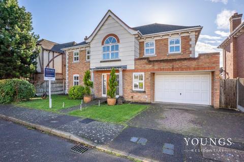 4 bedroom detached house for sale, George Close, Canvey Island, SS8