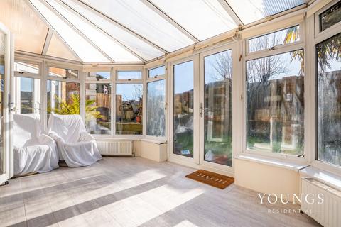 4 bedroom detached house for sale, George Close, Canvey Island, SS8