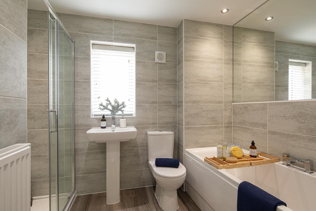 Lamberton 5 bed family bathroom
