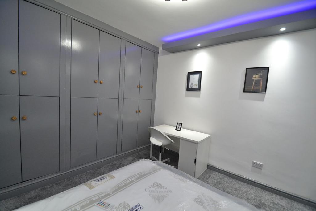 Bright, modern double bedroom with built-in gre...