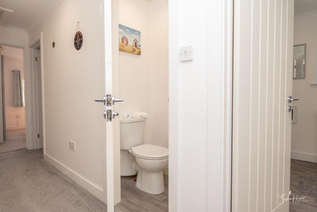Inner Hallway/Cloakroom