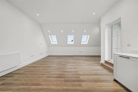 2 bedroom apartment for sale, Caspian House, Chase Side, Southgate, N14