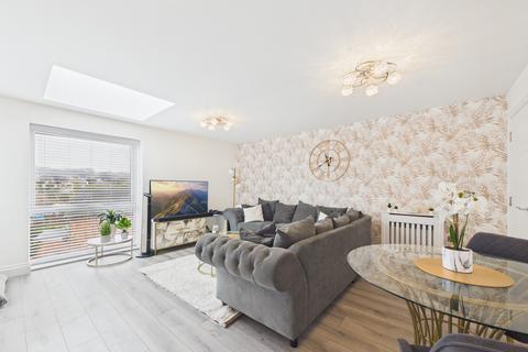 3 bedroom flat for sale, Rayleigh Road, Leigh-on-Sea, SS9