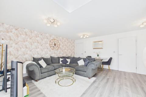 3 bedroom flat for sale, Rayleigh Road, Leigh-on-Sea, SS9