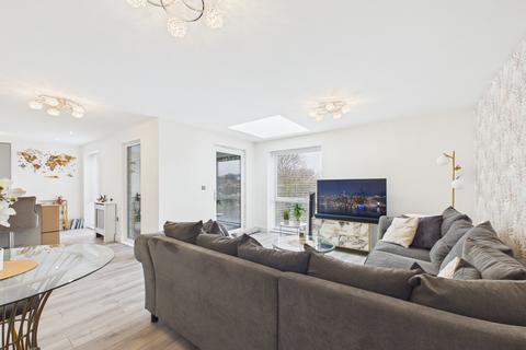 3 bedroom flat for sale, Rayleigh Road, Leigh-on-Sea, SS9