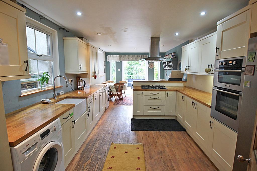Kitchen dining room