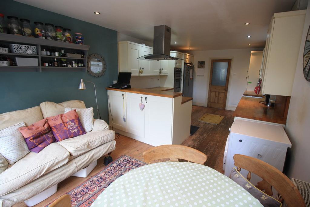 Kitchen dining room