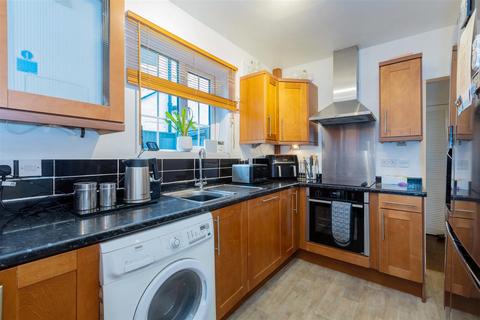 3 bedroom semi-detached house for sale, St. Georges Crescent, Cippenham