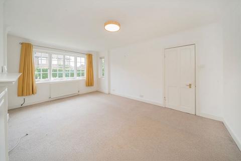 3 bedroom flat to rent, The Chine, London N10