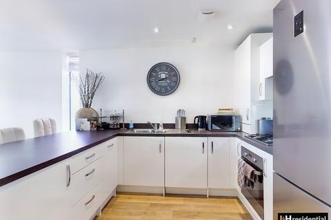 2 bedroom flat to rent, Studio Way, Borehamwood WD6