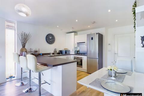 2 bedroom flat to rent, Studio Way, Borehamwood WD6
