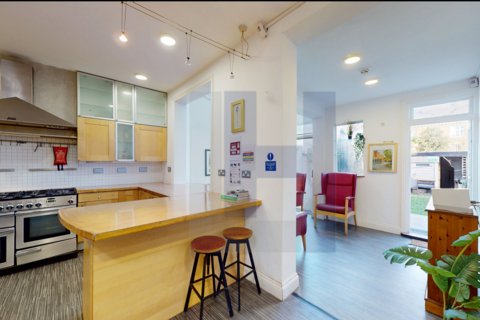 undefined, Waldegrave Road, London, W5