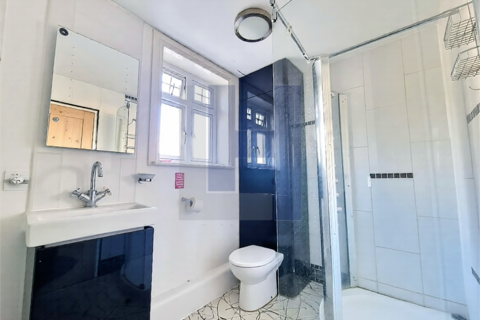 undefined, Waldegrave Road, London, W5