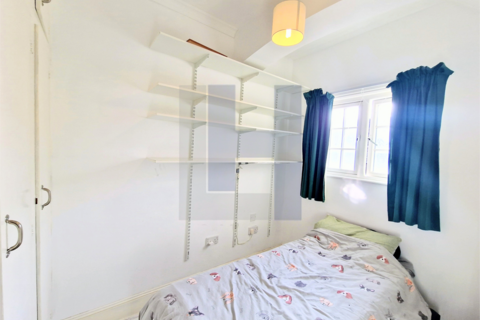 undefined, Waldegrave Road, London, W5