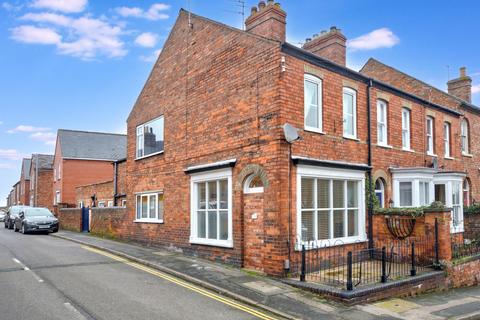 3 bedroom end of terrace house for sale, St. Michaels Road, Louth LN11 9DA