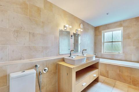 5 bedroom end of terrace house to rent, Queensgate Terrace, Castlebar Park, London, W5