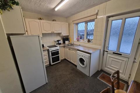 2 bedroom semi-detached bungalow for sale, Lawrence Crescent, Heckmondwike