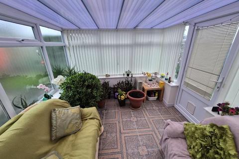2 bedroom semi-detached bungalow for sale, Lawrence Crescent, Heckmondwike