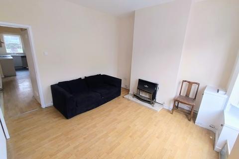 3 bedroom terraced house to rent, Hart Road, Wolverhampton WV11