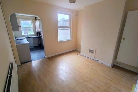 3 bedroom terraced house to rent, Hart Road, Wolverhampton WV11