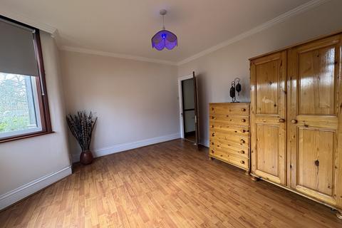 Studio to rent, Palmerston Crescent, Enfield N13