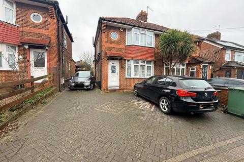 3 bedroom semi-detached house to rent, Broomgrove Gardens, Edgware HA8