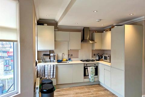 1 bedroom in a house share to rent, Lordship Lane, London N17