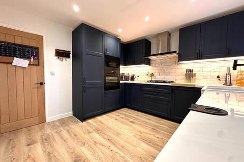 4 bedroom detached house for sale, Faringdon Court, Southfields, Northampton NN3