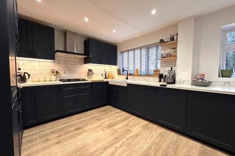 4 bedroom detached house for sale, Faringdon Court, Southfields, Northampton NN3