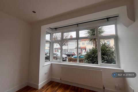 3 bedroom terraced house to rent, Mortlake Road, Ilford, IG1