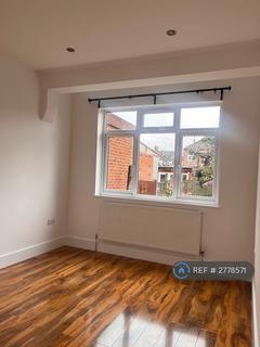 3 bedroom terraced house to rent, Mortlake Road, Ilford, IG1
