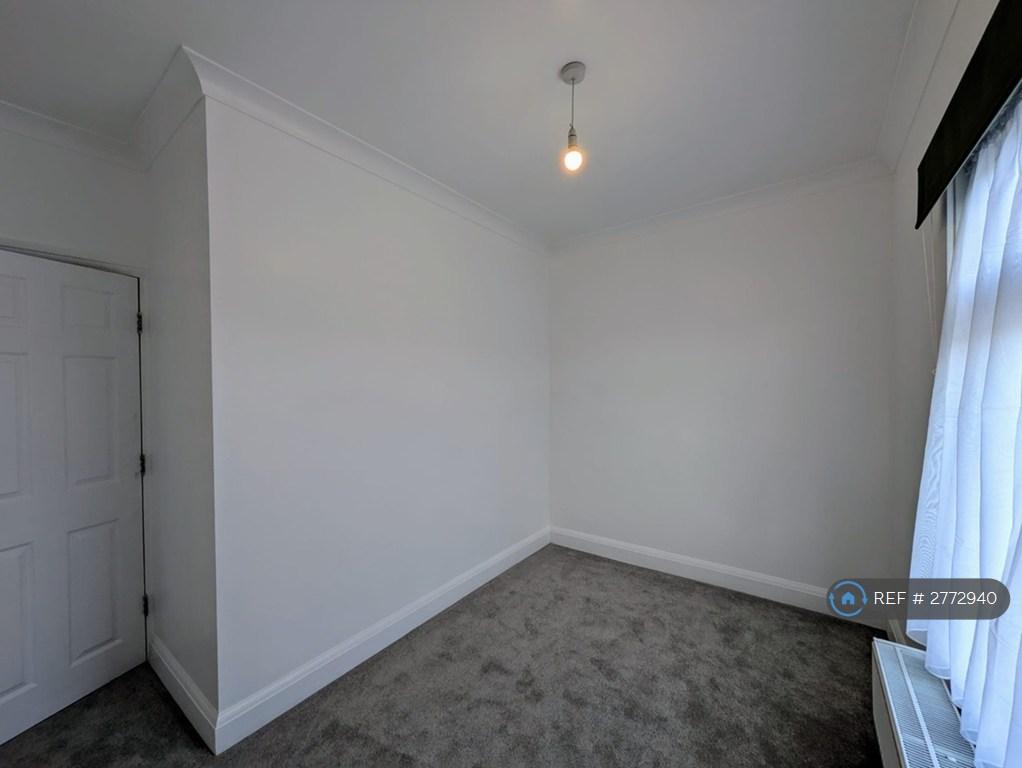 Second Bedroom (2)