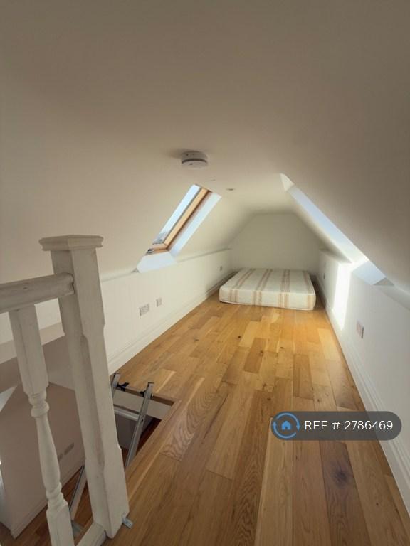 Second Bed/ Loft Space
