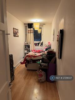 3 bedroom flat to rent, The Quarterdeck, London, E14